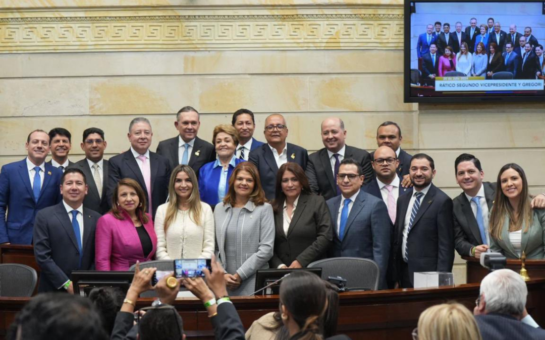 Partido Conservador renuncia a candidatura presidencial y considera apoyar a Abelardo de la Espriella o Paloma Valencia
