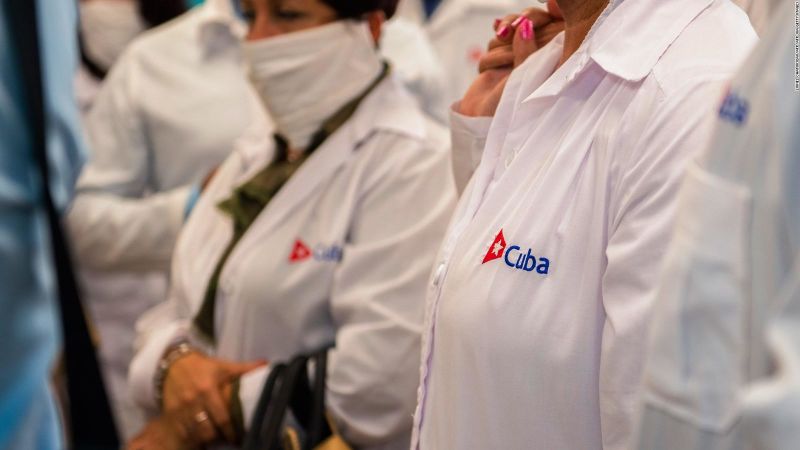 Cuatro países latinoamericanos terminan programa de médicos cubanos en medio de crisis