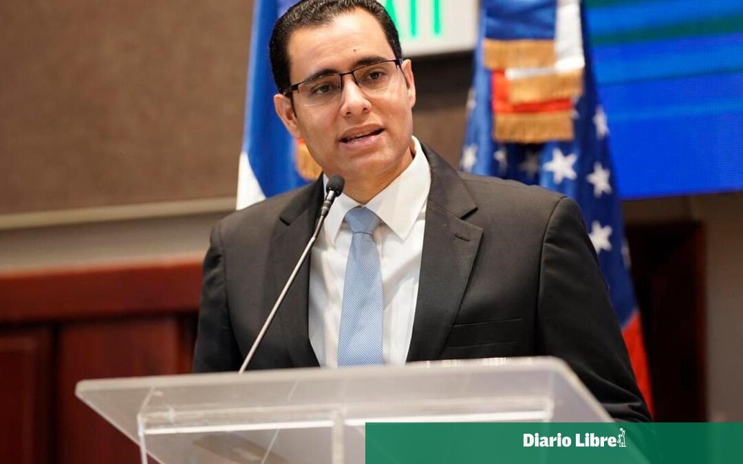 Juan Ariel cuestiona causas del bajo crecimiento económico dominicano