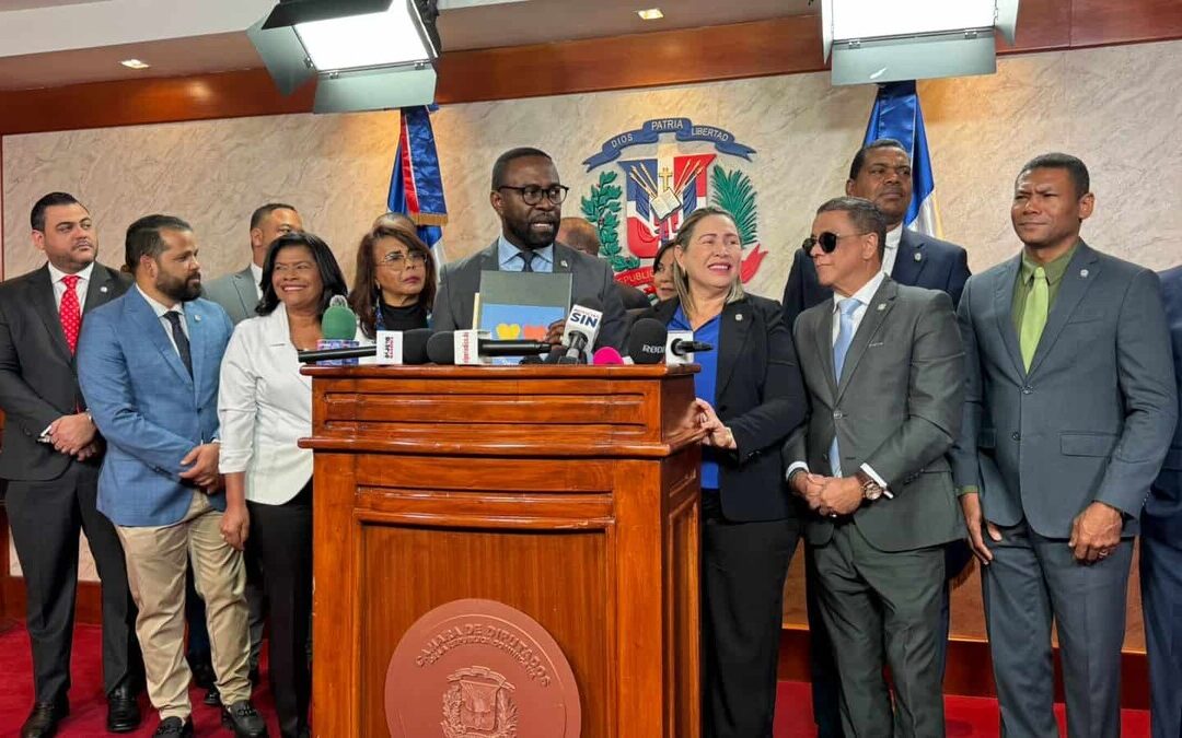 Proyecto en RD impide salir del país a padres que no paguen pensión alimenticia