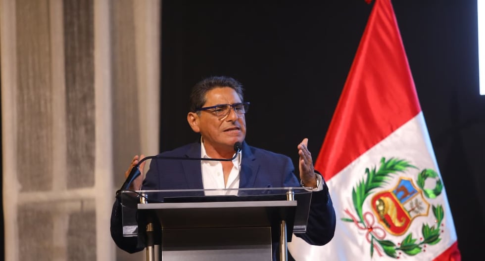 Carlos Álvarez propone bono por delincuentes capturados y cárceles para políticos corruptos