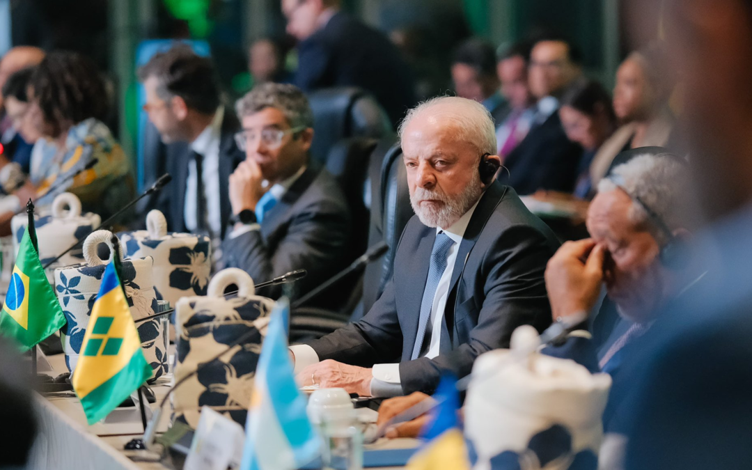 Presidente Petro llega tarde a foro Celac-África y genera malestar en delegados