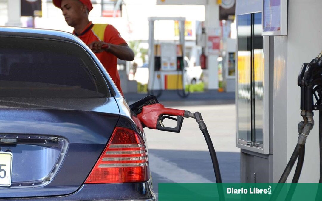 Oposición y transportistas piden transparencia ante aumento de combustibles