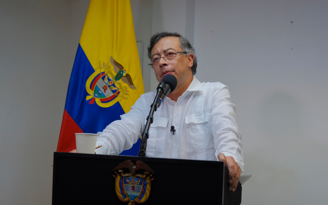 Petro descarta subsidios a la gasolina pese a la crisis en Medio Oriente