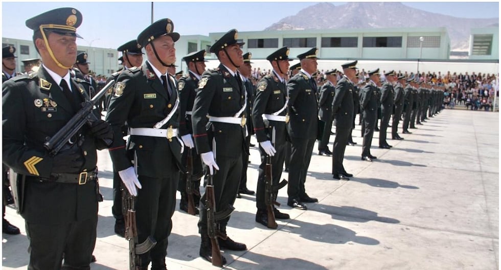 Perú gradúa a más de 5,600 policías para enfrentar la inseguridad