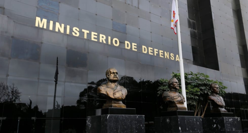 Mindef confirma funcionamiento y seguridad de paracaídas comprados a EE.UU.