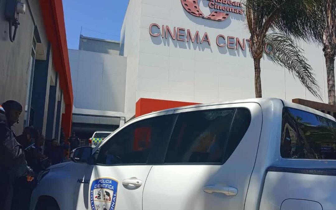 Tiroteo en Cinema Centro deja un vigilante muerto y un policía herido