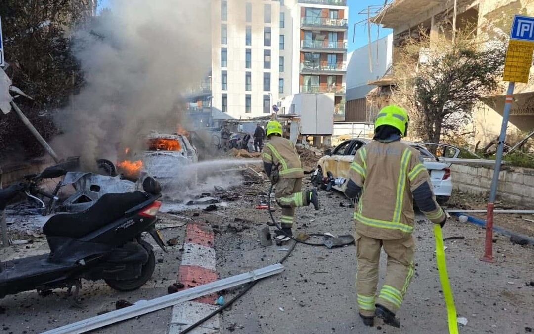 Misiles iraníes impactan zonas residenciales en Israel y activan alerta de emergencia