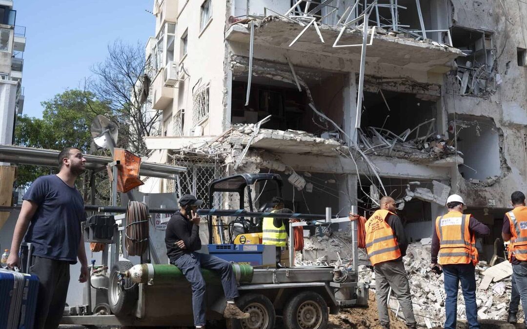 Irán intensifica ataques con misiles contra Israel en nueva escalada bélica