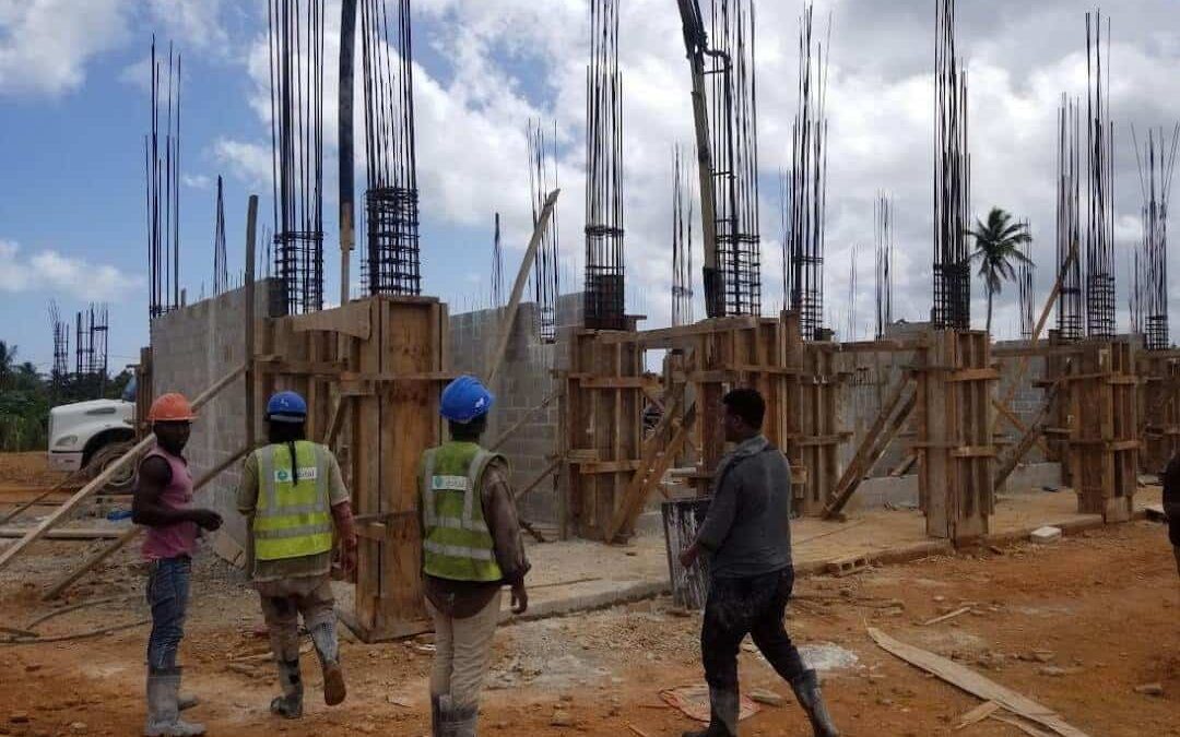 Nueva norma migratoria genera debate por impacto en sectores clave y economía