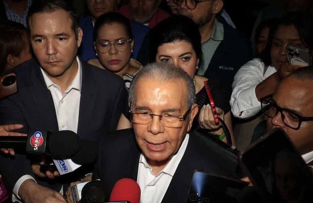 Danilo Medina cuestiona sin plan claro del Gobierno ante crisis económica