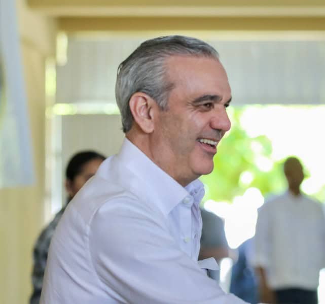 Presidente Abinader lidera entrega de títulos e inauguraciones en cuatro provincias