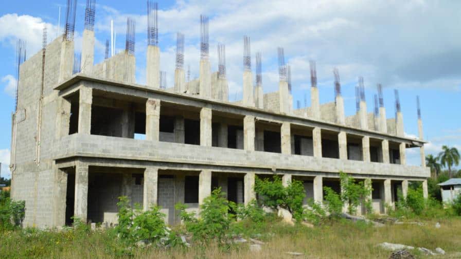 Nudo legal en escuelas genera RD$1,768 millones en intereses para el Minerd