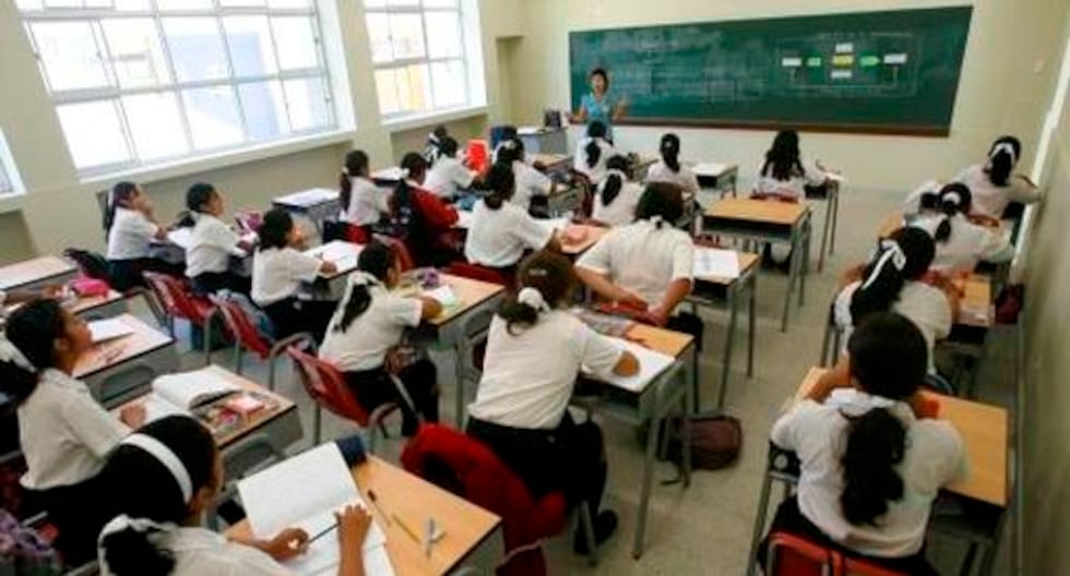 Congreso cita al ministro de Educación para explicar clases virtuales y inicio escolar