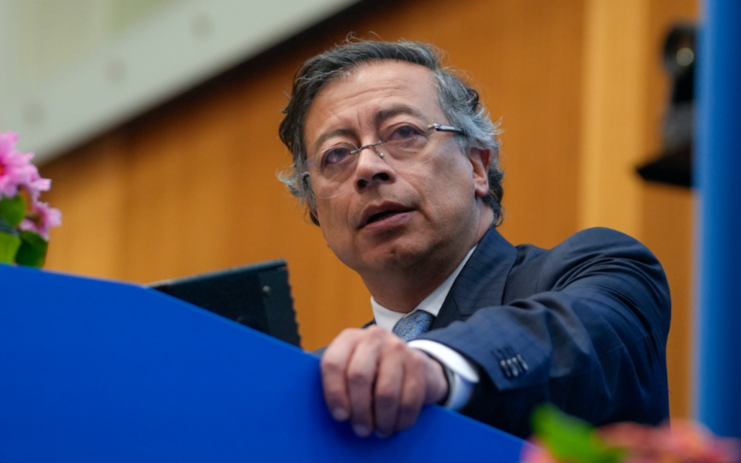 Petro pide a bancos reducir tasa de intermediación tras decisión del Banco de la República