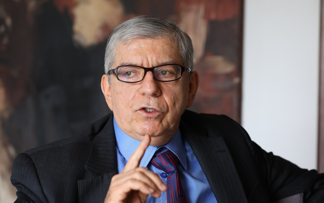 César Gaviria advierte posible violación constitucional por conflicto Gobierno-Banco de la República